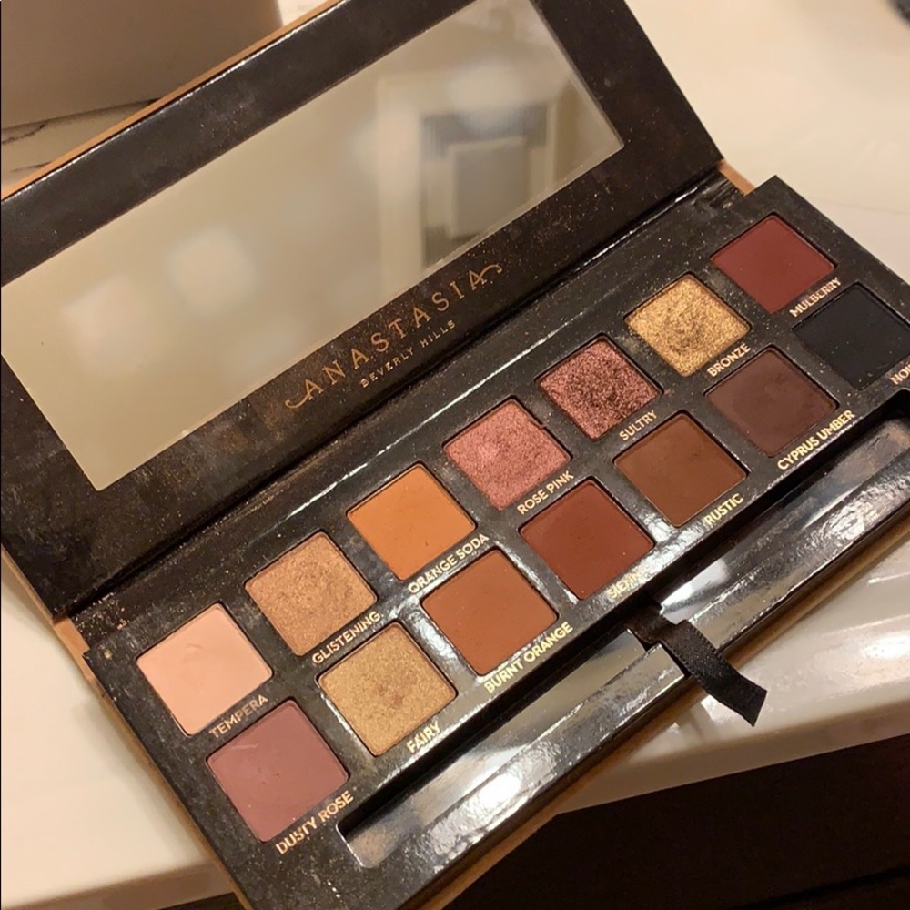 ANASTASIA BEVERLY HILLS SOFT GLAM PALETTE